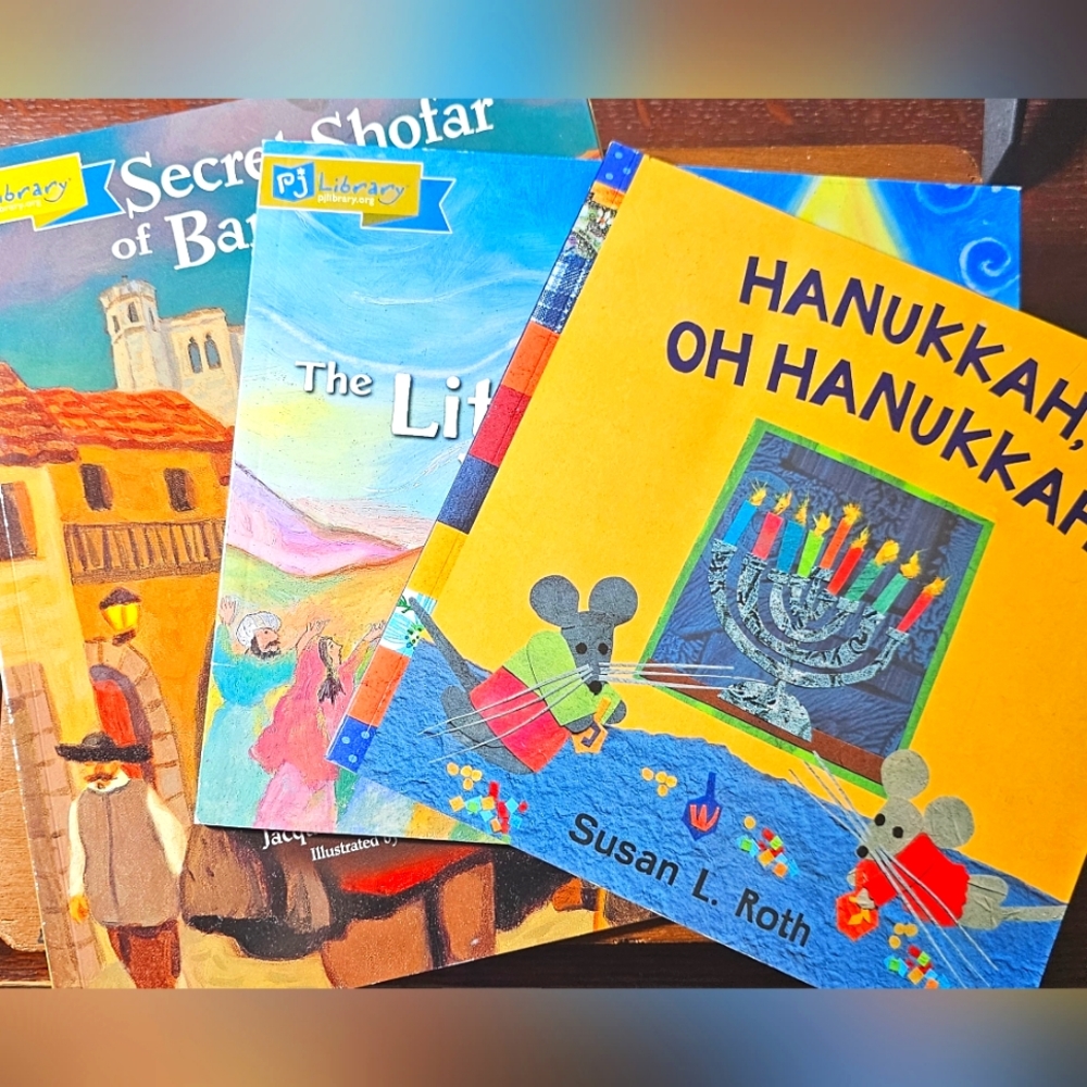 NWOT 1 HANUKKAH & 2 WELL KNOWN STORYBOOKS